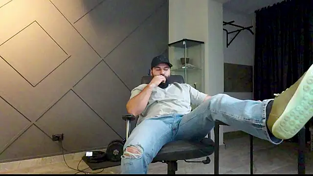Snapshot of mattmasterss chatting on January 2025 02:20:02 AM mattmasterss online show from January 2025 02:20:02 AM