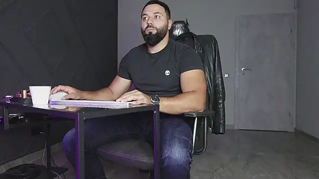 Snapshot of mattmasterss chatting on October 2025 05:33:02 PM mattmasterss online show from October 2025 05:33:02 PM