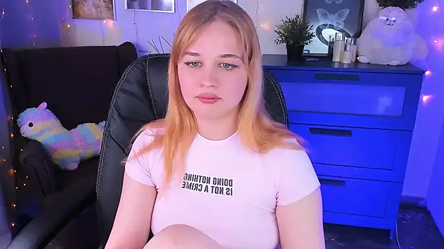 Snapshot of AlicePopsy chatting on October 2025 08:58:01 PM AlicePopsy online show from October 2025 08:58:01 PM