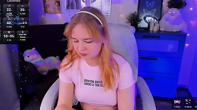 Snapshot of AlicePopsy chatting on October 2025 11:23:02 AM AlicePopsy online show from October 2025 11:23:02 AM