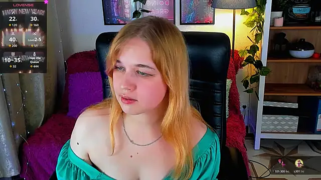 Snapshot of AlicePopsy chatting on November 2025 04:09:02 PM AlicePopsy online show from November 2025 04:09:02 PM