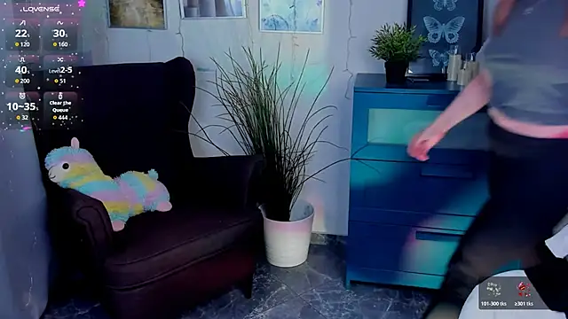 Snapshot of AlicePopsy chatting on November 2025 04:18:02 PM AlicePopsy online show from November 2025 04:18:02 PM