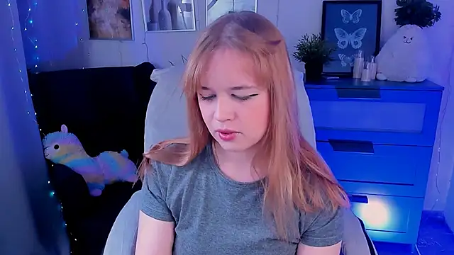 Snapshot of AlicePopsy chatting on November 2025 10:59:02 AM AlicePopsy online show from November 2025 10:59:02 AM