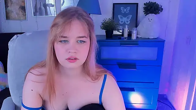 Snapshot of AlicePopsy chatting on November 2025 11:36:02 AM AlicePopsy online show from November 2025 11:36:02 AM