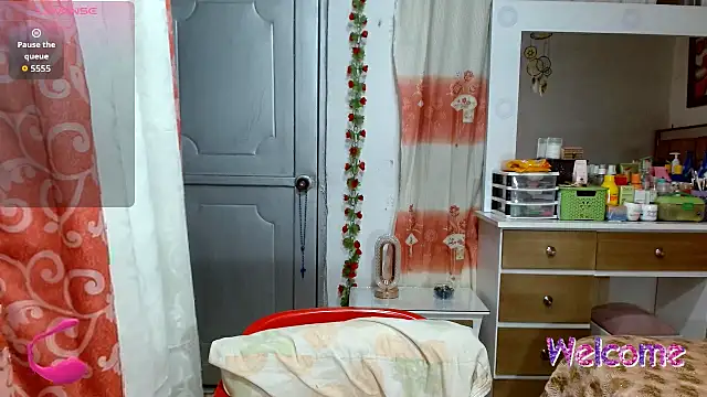 Snapshot of latinahot963 chatting on October 2025 08:48:01 PM latinahot963 online show from October 2025 08:48:01 PM