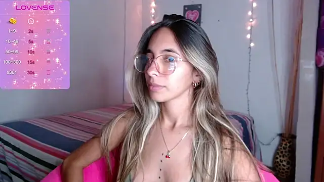 Snapshot of MitchWilson1 chatting on November 2025 10:43:02 PM MitchWilson1 online show from November 2025 10:43:02 PM