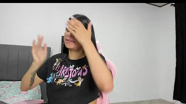 Snapshot of _elektrah chatting on February 2025 12:30:01 AM  elektrah online show from February 2025 12:30:01 AM