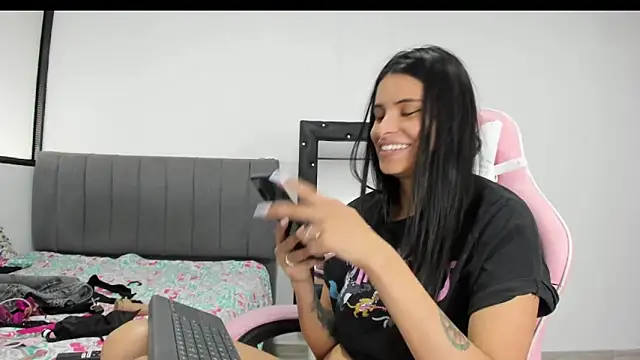 Snapshot of _elektrah chatting on February 2025 09:59:01 PM  elektrah online show from February 2025 09:59:01 PM