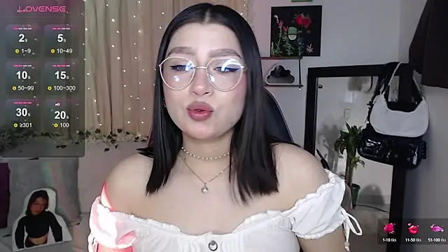 mily thomson b  online show from October 2025 01:58:02 AM