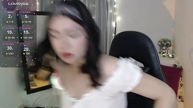 mily thomson b  online show from February 2026 11:56:01 PM