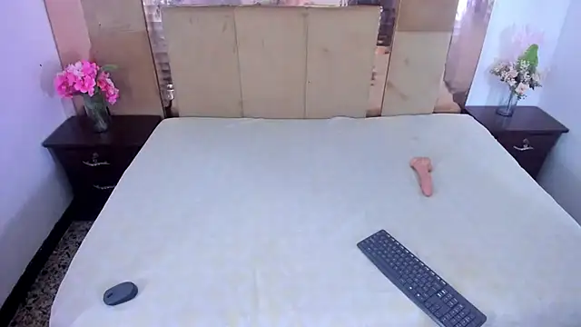 LizBrook online show from March 2025 03:05:01 PM