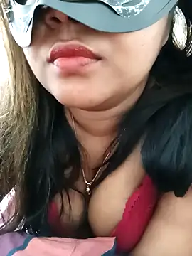 Snapshot of littlequeen77 chatting on February 2025 07:44:02 AM littlequeen77 online show from February 2025 07:44:02 AM