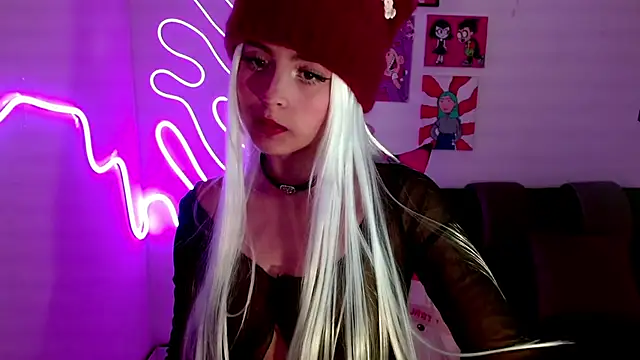 Snapshot of Kind_Scarlett chatting on January 2025 11:44:02 PM Kind Scarlett online show from January 2025 11:44:02 PM