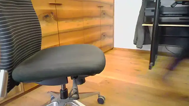 Snapshot of 10_1992 chatting on November 2025 12:30:01 PM 10 1992 online show from November 2025 12:30:01 PM