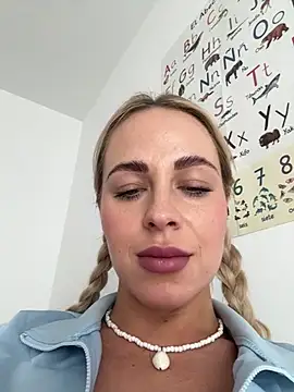 streetdoll online show from March 2025 10:54:02 AM