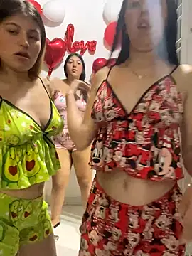 Snapshot of royalgirls_x chatting on September 2025 02:03:02 AM royalgirls x online show from September 2025 02:03:02 AM