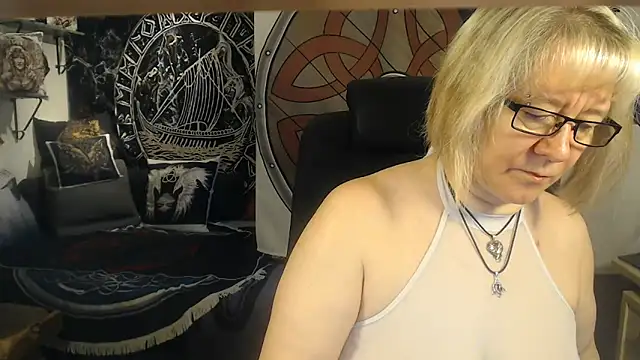 Snapshot of TittenMichelle chatting on February 2025 07:44:02 AM TittenMichelle online show from February 2025 07:44:02 AM