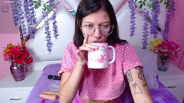 Snapshot of Perla_Skinnyy chatting on December 2024 02:16:01 AM Perla Skinnyy online show from December 2024 02:16:01 AM