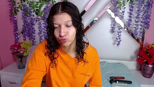 Snapshot of Perla_Skinnyy chatting on December 2024 03:18:02 AM Perla Skinnyy online show from December 2024 03:18:02 AM