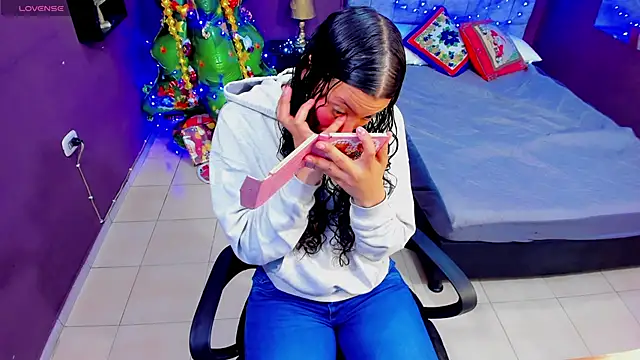 Lana stone  online show from December 2024 03:16:02 AM