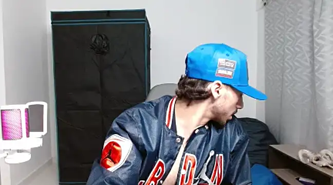 Snapshot of David_Brown18 chatting on December 2024 11:24:02 PM David Brown18 online show from December 2024 11:24:02 PM