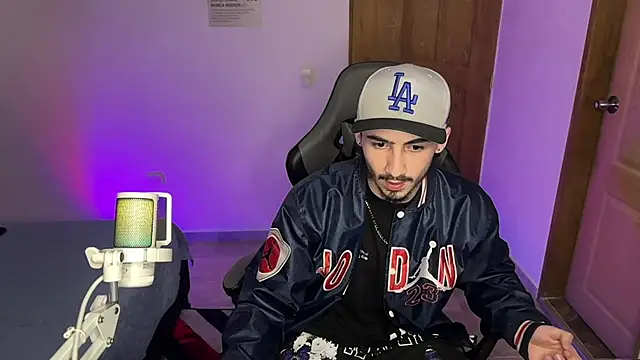 Snapshot of David_Brown18 chatting on February 2025 04:15:02 AM David Brown18 online show from February 2025 04:15:02 AM