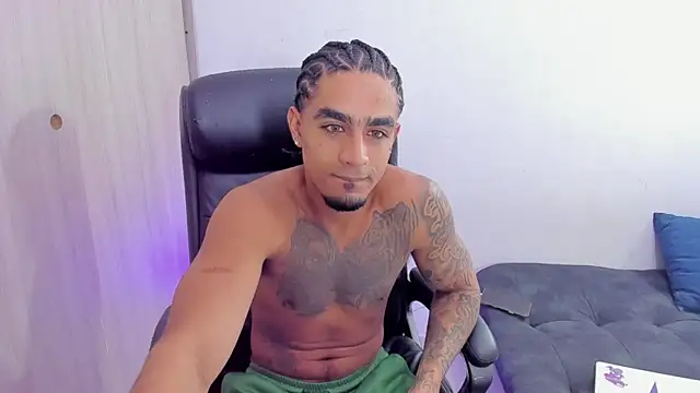 Snapshot of dominic_brandd23 chatting on July 2026 04:25:01 AM dominic brandd23 online show from July 2026 04:25:01 AM
