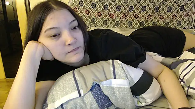 Snapshot of AlisaDevis chatting on January 2025 12:10:01 PM AlisaDevis online show from January 2025 12:10:01 PM