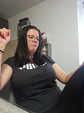 Snapshot of KristenVega chatting on November 2025 09:30:01 AM KristenVega online show from November 2025 09:30:01 AM