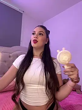 Snapshot of EmilyS__ chatting on January 2025 10:23:01 PM EmilyS online show from January 2025 10:23:01 PM