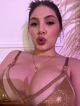 Snapshot of EmilyS__ chatting on February 2025 11:00:02 PM EmilyS online show from February 2025 11:00:02 PM