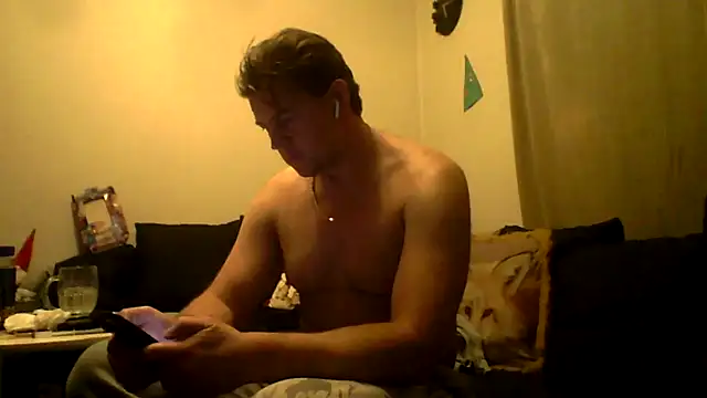 Snapshot of Teddan82 chatting on February 2025 04:15:02 AM Teddan82 online show from February 2025 04:15:02 AM