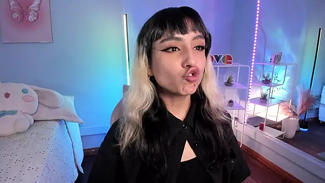 Snapshot of MaveParks_ chatting on October 2025 11:39:01 AM MaveParks online show from October 2025 11:39:01 AM