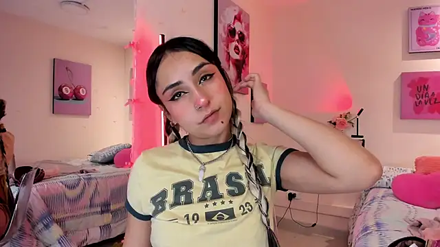 Snapshot of MaveParks_ chatting on November 2025 12:17:01 PM MaveParks online show from November 2025 12:17:01 PM