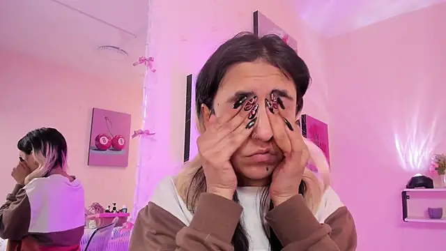 Snapshot of MaveParks_ chatting on December 2025 11:48:01 AM MaveParks online show from December 2025 11:48:01 AM