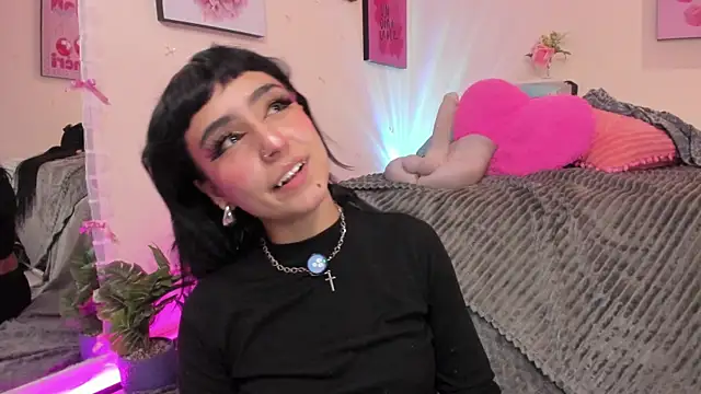 Snapshot of MaveParks_ chatting on January 2026 12:08:02 PM MaveParks online show from January 2026 12:08:02 PM