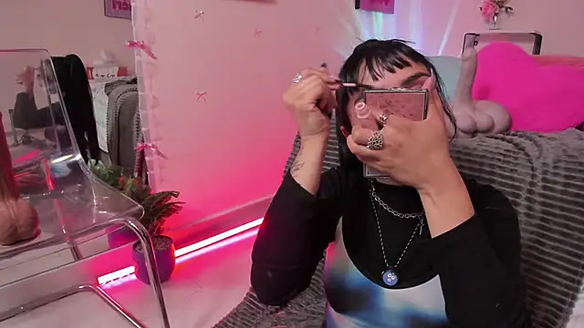 Snapshot of MaveParks_ chatting on January 2026 11:47:01 AM MaveParks online show from January 2026 11:47:01 AM