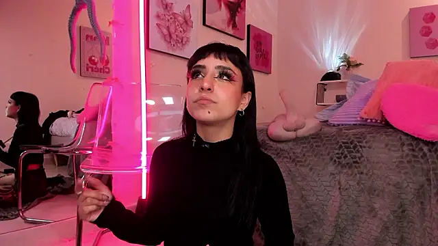 Snapshot of MaveParks_ chatting on February 2026 12:11:01 PM MaveParks online show from February 2026 12:11:01 PM