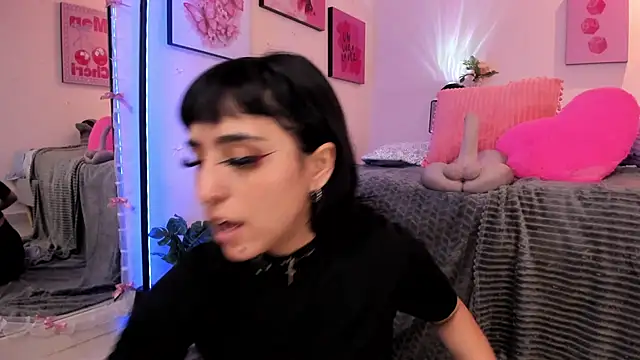 Snapshot of MaveParks_ chatting on February 2026 12:01:02 PM MaveParks online show from February 2026 12:01:02 PM