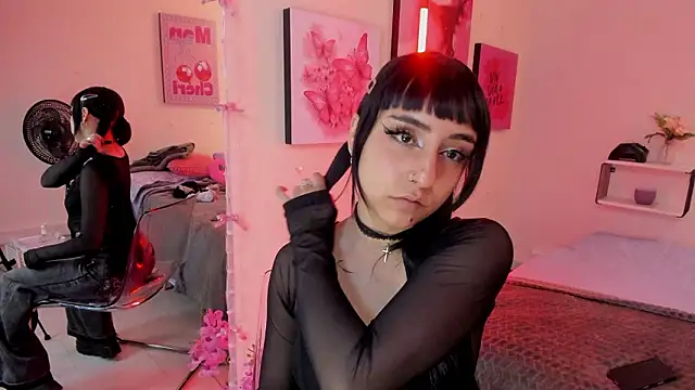 Snapshot of MaveParks_ chatting on February 2026 12:02:01 PM MaveParks online show from February 2026 12:02:01 PM