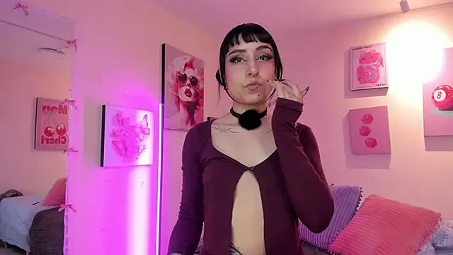 Snapshot of MaveParks_ chatting on February 2026 12:03:01 PM MaveParks online show from February 2026 12:03:01 PM