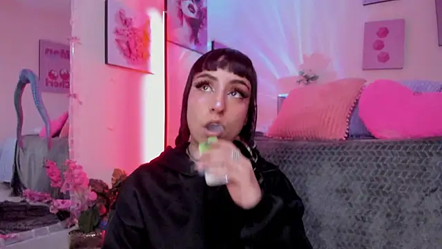 Snapshot of MaveParks_ chatting on February 2026 12:15:01 PM MaveParks online show from February 2026 12:15:01 PM