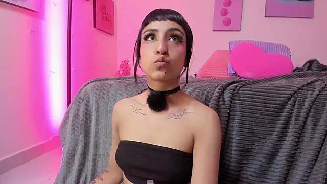 Snapshot of MaveParks_ chatting on March 2026 11:48:02 AM MaveParks online show from March 2026 11:48:02 AM