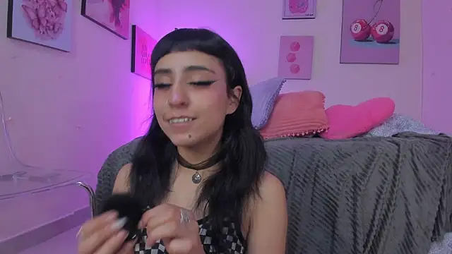 Snapshot of MaveParks_ chatting on March 2026 12:00:02 PM MaveParks online show from March 2026 12:00:02 PM