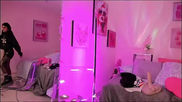 Snapshot of MaveParks_ chatting on March 2026 11:58:01 AM MaveParks online show from March 2026 11:58:01 AM