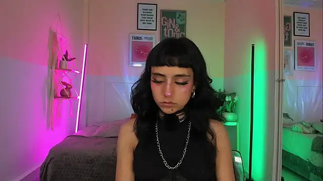 Snapshot of MaveParks_ chatting on March 2026 11:59:02 AM MaveParks online show from March 2026 11:59:02 AM