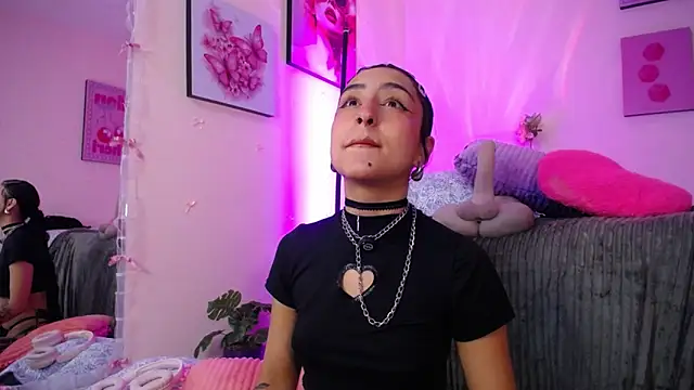 Snapshot of MaveParks_ chatting on March 2026 11:49:01 AM MaveParks online show from March 2026 11:49:01 AM