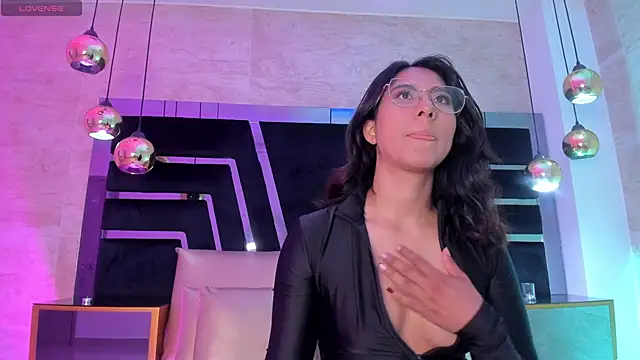 DaraBeckett online show from November 2025 12:05:01 PM