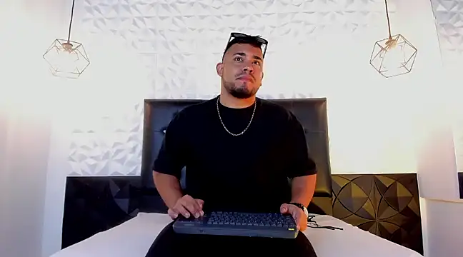 Snapshot of BrianMalonee chatting on February 2025 02:02:01 PM BrianMalonee online show from February 2025 02:02:01 PM