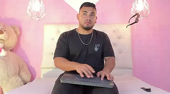 Snapshot of BrianMalonee chatting on March 2025 01:12:02 PM BrianMalonee online show from March 2025 01:12:02 PM